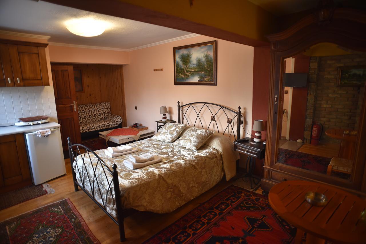 Santa Marina Guesthouse Káto Loutrákion Dış mekan fotoğraf
