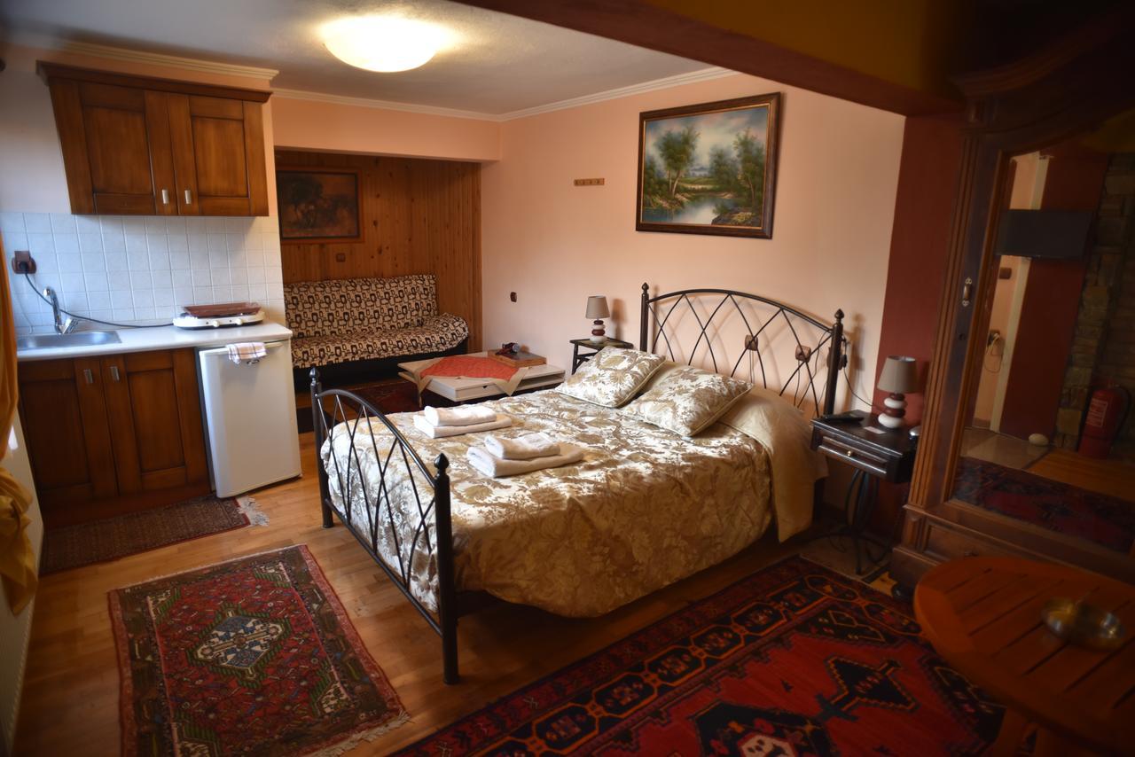 Santa Marina Guesthouse Káto Loutrákion Dış mekan fotoğraf