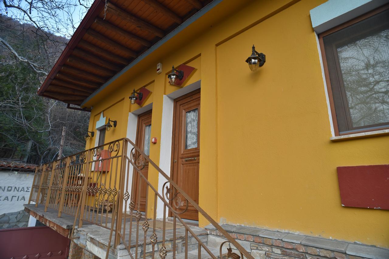 Santa Marina Guesthouse Káto Loutrákion Dış mekan fotoğraf