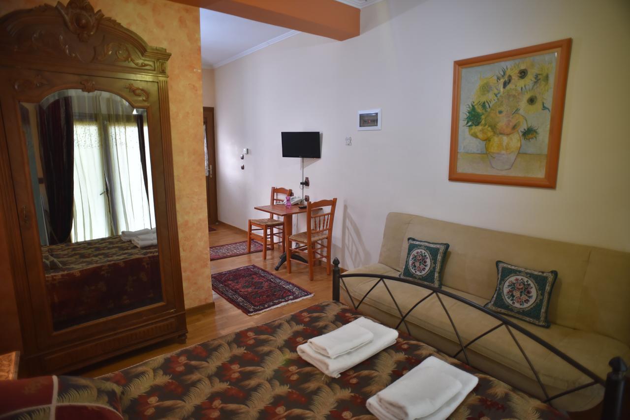 Santa Marina Guesthouse Káto Loutrákion Dış mekan fotoğraf
