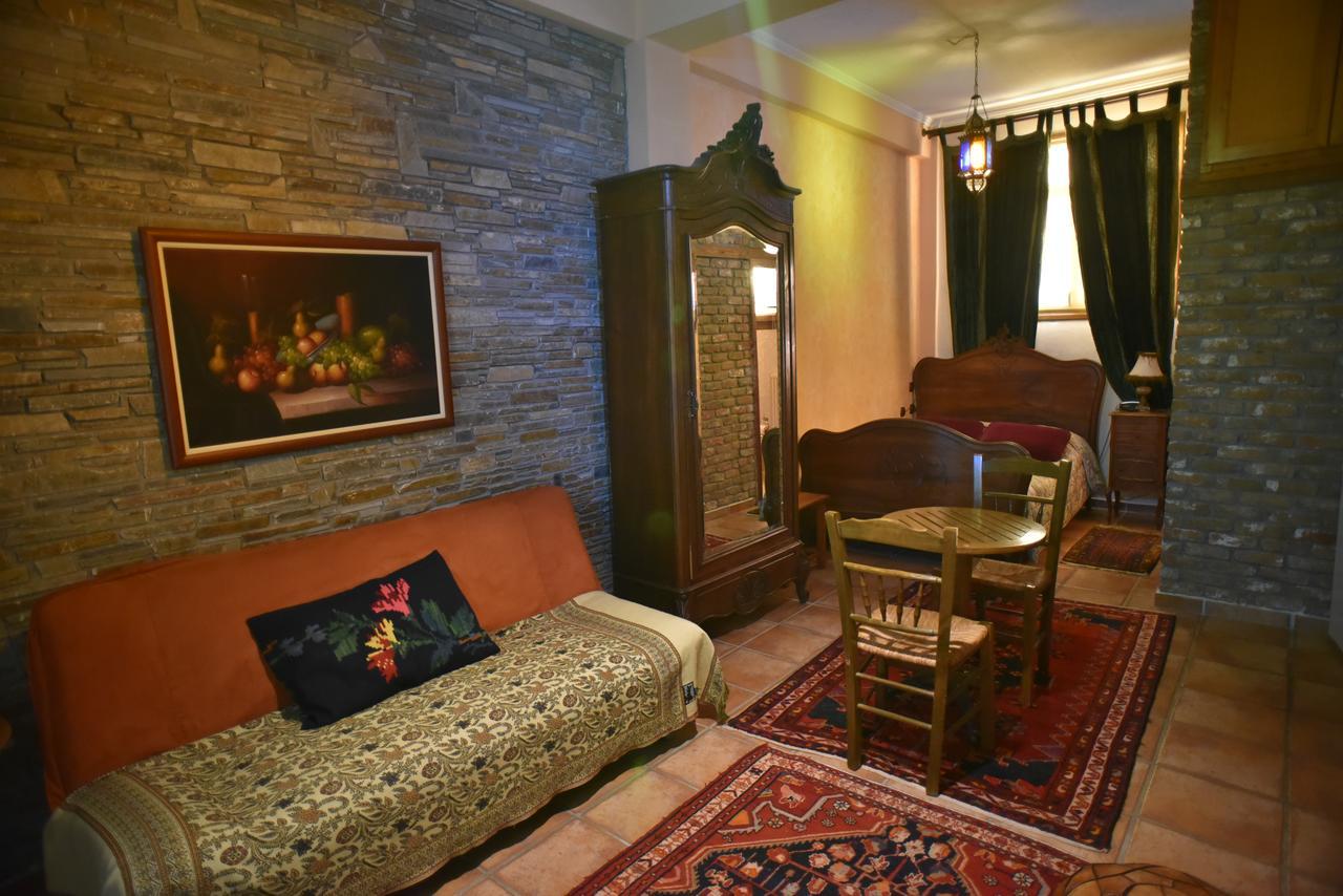 Santa Marina Guesthouse Káto Loutrákion Dış mekan fotoğraf