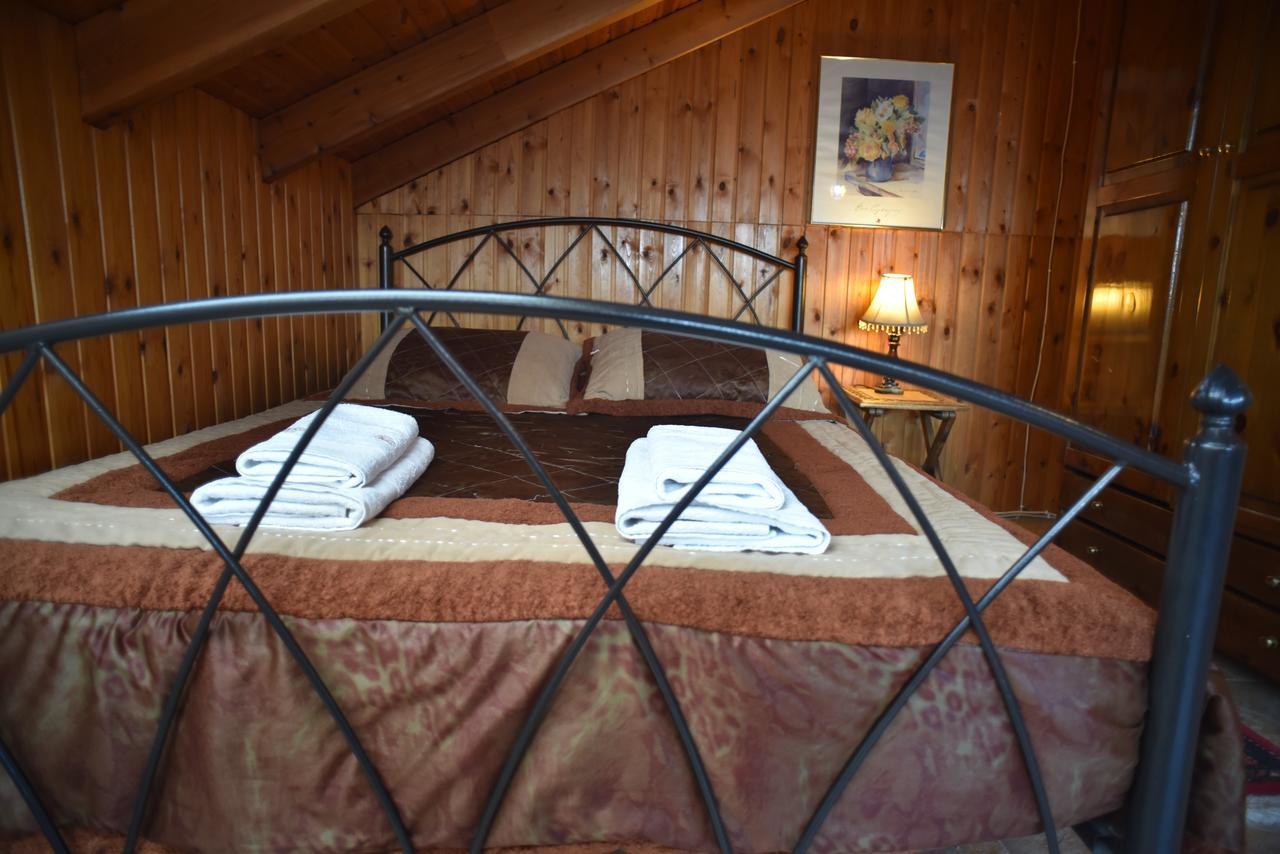 Santa Marina Guesthouse Káto Loutrákion Dış mekan fotoğraf