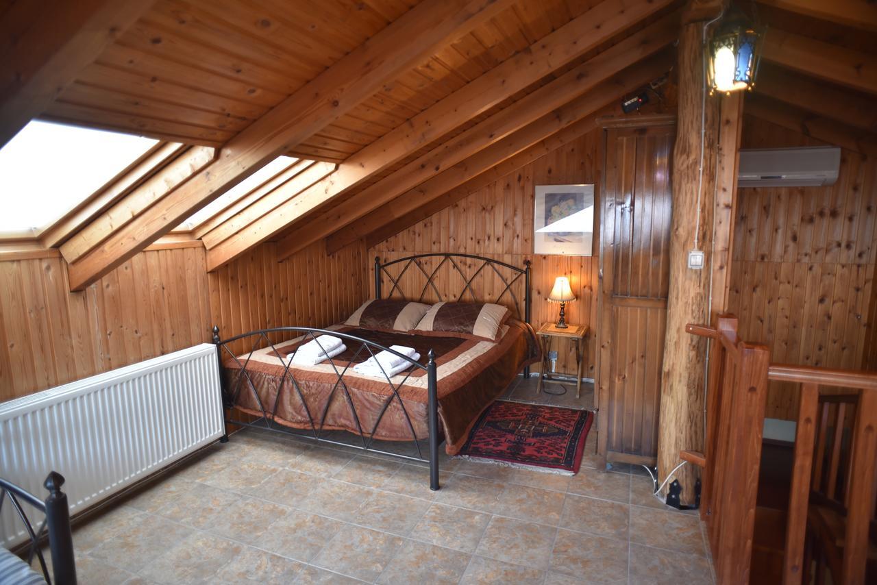Santa Marina Guesthouse Káto Loutrákion Dış mekan fotoğraf