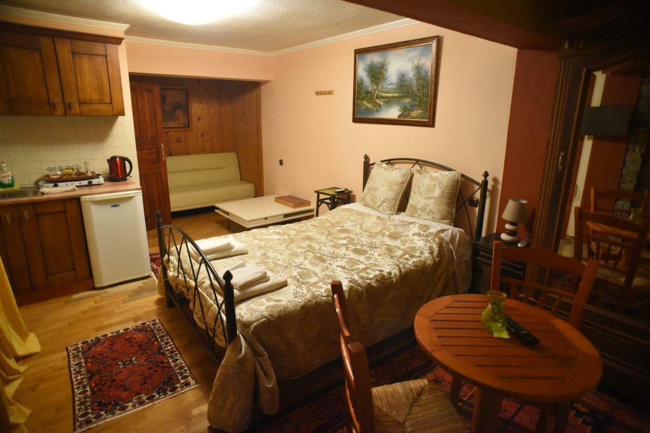 Santa Marina Guesthouse Káto Loutrákion Dış mekan fotoğraf